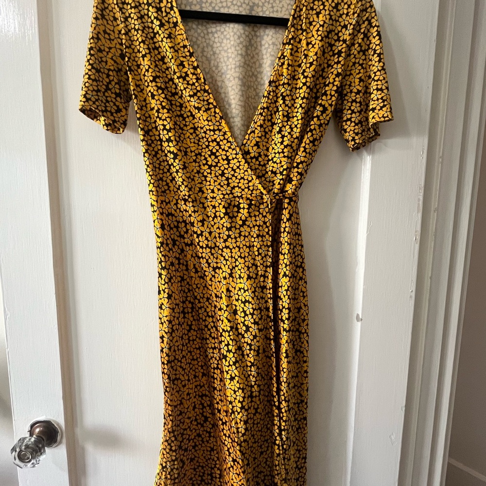Diane Von Furstenberg Silk Marigold dress Sz 2